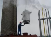 Montage des Entgaserdoms auf dem Speisewasserbehälter